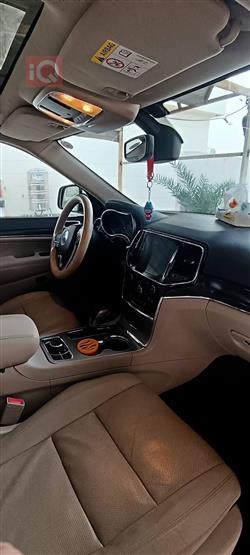 جیپ گراند شیرۆکی